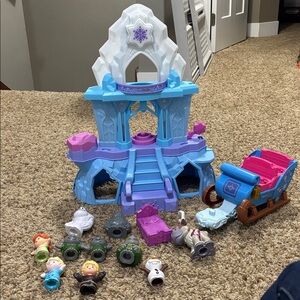 Fisher-Price Little People Disney Frozen Elsa's Enchanted Lights Palace